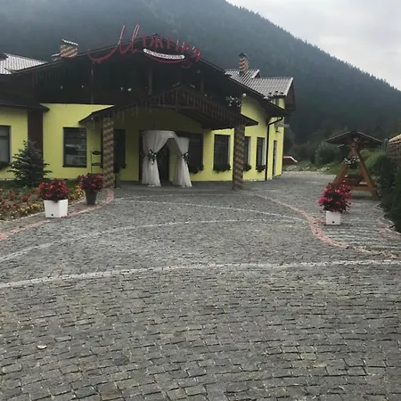 ресторан-готель міжгір'я Hotel *