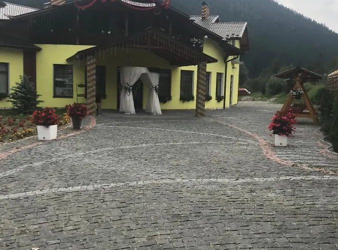 ресторан-готель міжгір'я Hotel *